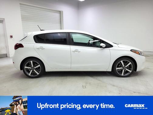 White 2017 Kia Forte5 EX
