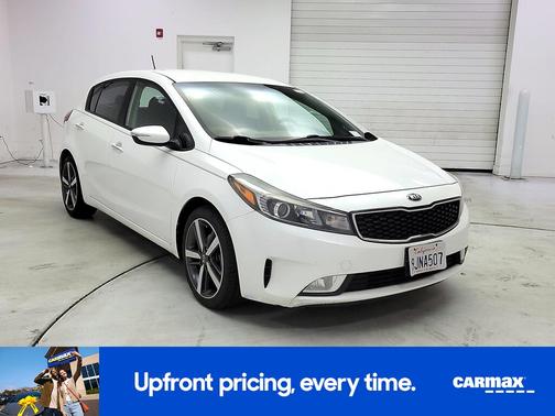 White 2017 Kia Forte5 EX