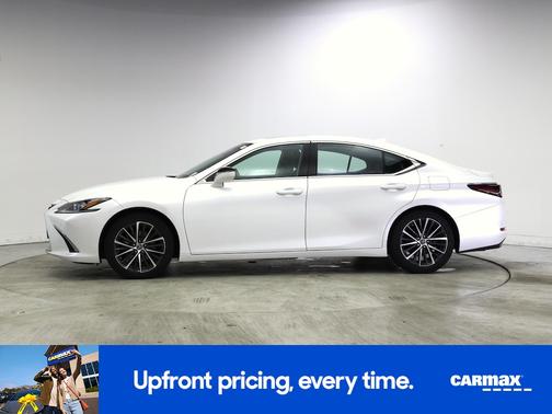 White 2022 Lexus ES 350