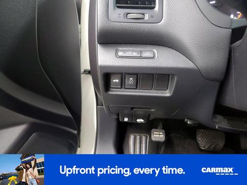 White 2017 Nissan Altima SR