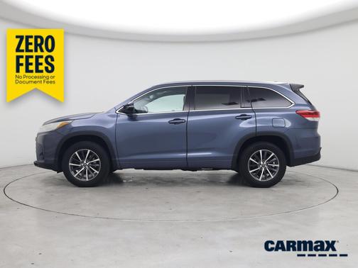 Blue 2017 Toyota Highlander XLE