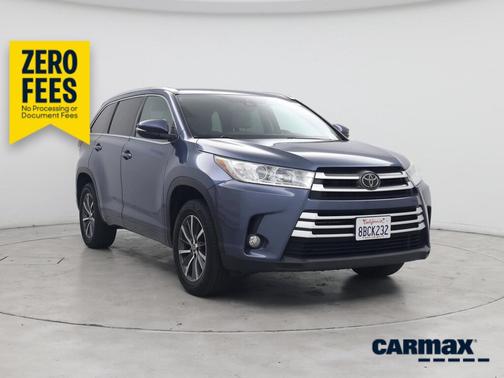 Blue 2017 Toyota Highlander XLE