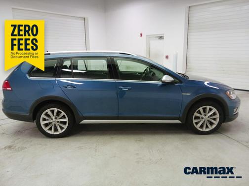 Blue 2017 Volkswagen Golf Alltrack S