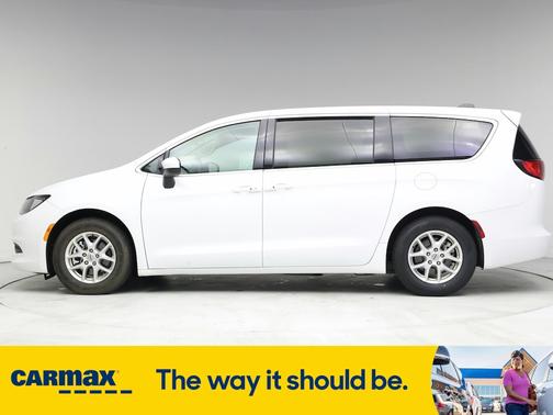 2022 Chrysler Voyager LX