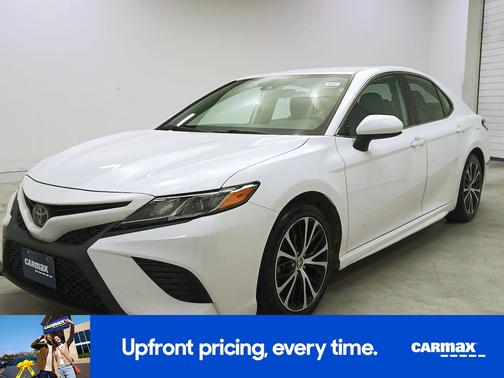 White 2020 Toyota Camry SE