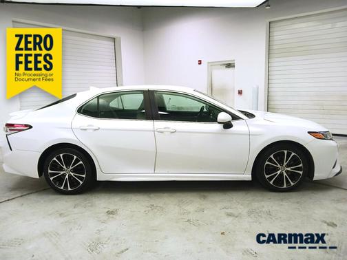 White 2020 Toyota Camry SE