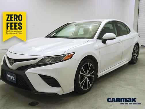 White 2020 Toyota Camry SE