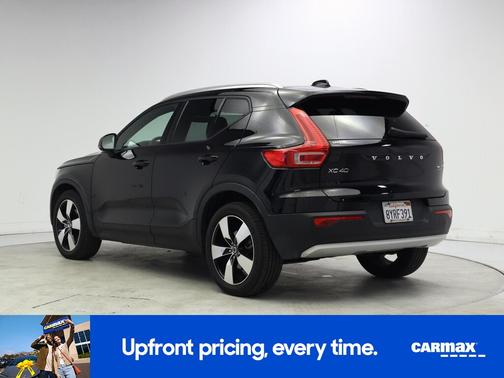 Black 2020 Volvo XC40 T5 Momentum