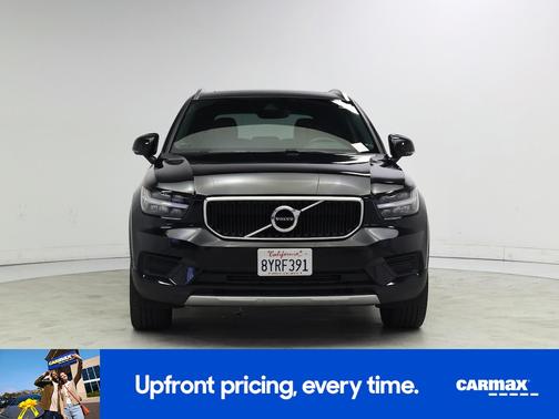 Black 2020 Volvo XC40 T5 Momentum