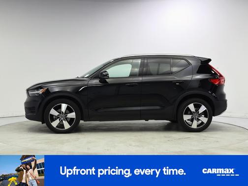 Black 2020 Volvo XC40 T5 Momentum