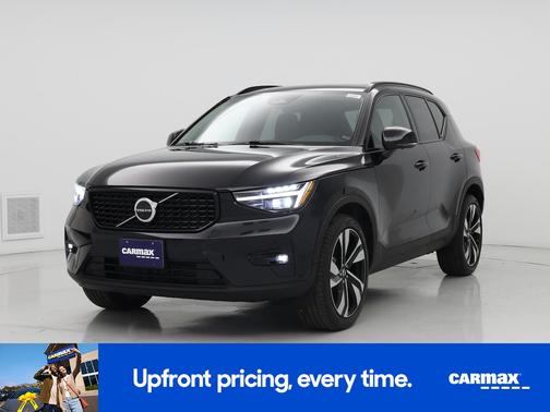 2023 Volvo XC40 B5 Ultimate Dark Theme