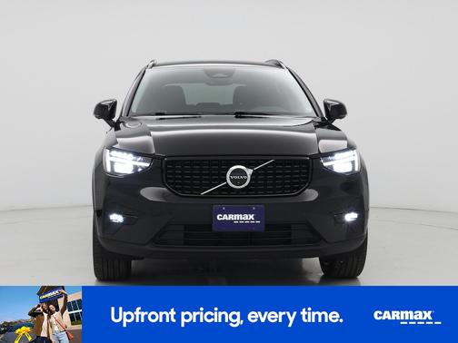 2023 Volvo XC40 B5 Ultimate Dark Theme