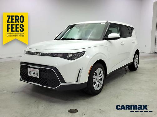 White 2025 Kia Soul LX