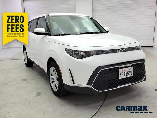White 2025 Kia Soul LX