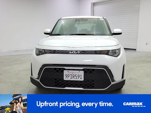 White 2025 Kia Soul LX