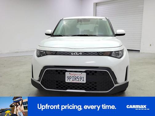 White 2025 Kia Soul LX