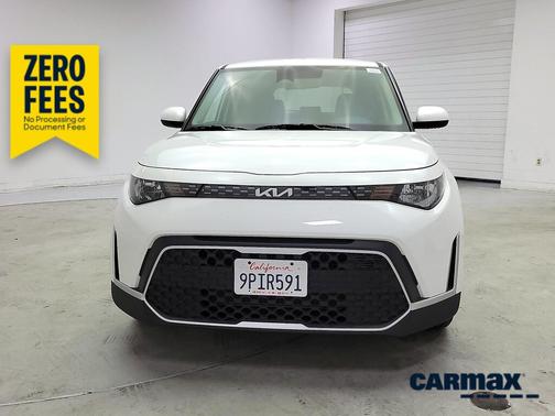 White 2025 Kia Soul LX