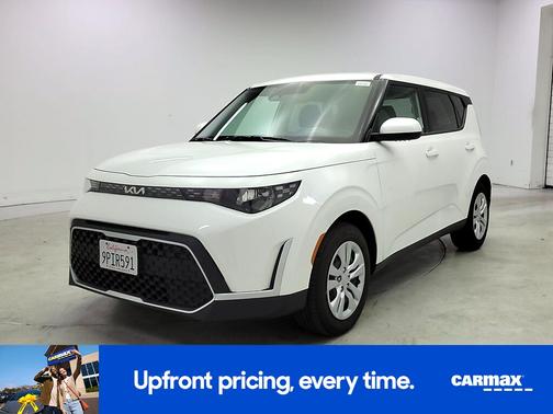 White 2025 Kia Soul LX