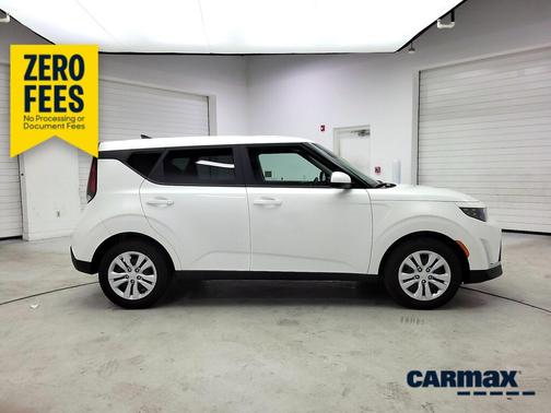 White 2025 Kia Soul LX