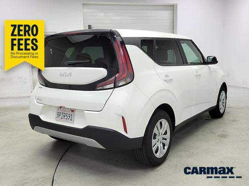 White 2025 Kia Soul LX