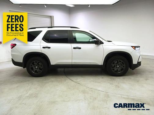 White 2024 Honda Pilot Trailsport