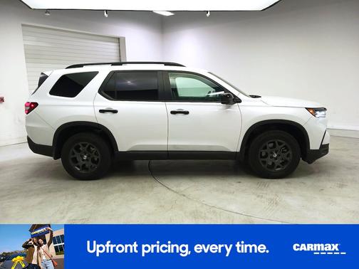 White 2024 Honda Pilot Trailsport