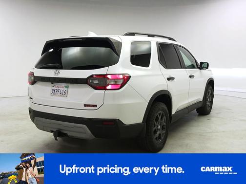 White 2024 Honda Pilot Trailsport