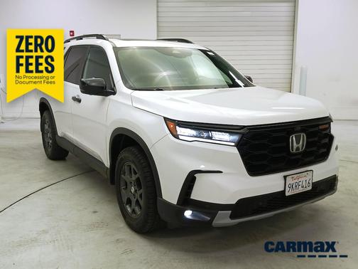 White 2024 Honda Pilot Trailsport