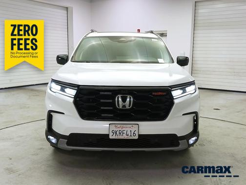 White 2024 Honda Pilot Trailsport
