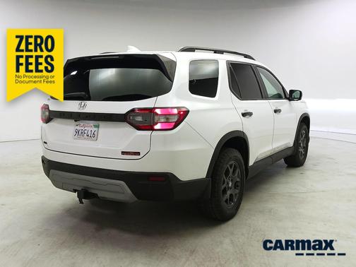 White 2024 Honda Pilot Trailsport