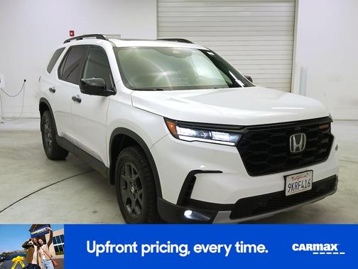 White 2024 Honda Pilot Trailsport