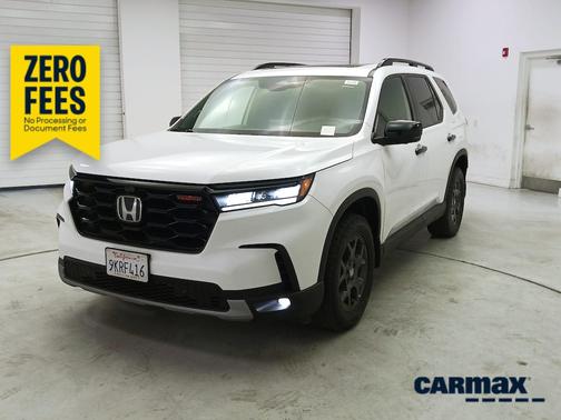White 2024 Honda Pilot Trailsport