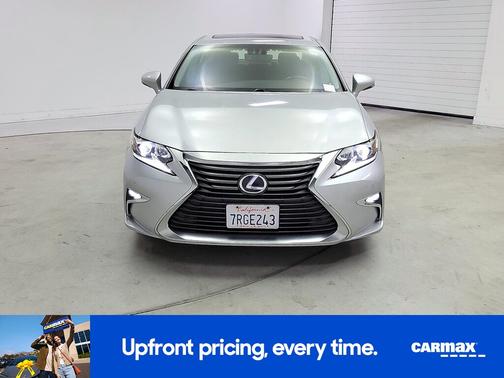 2016 Lexus ES 300h 