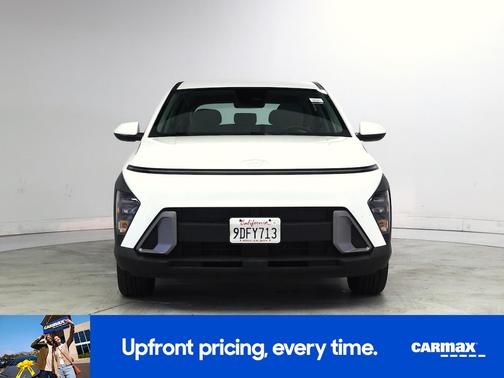 White 2024 Hyundai KONA SE