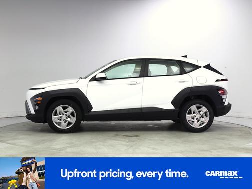 White 2024 Hyundai KONA SE