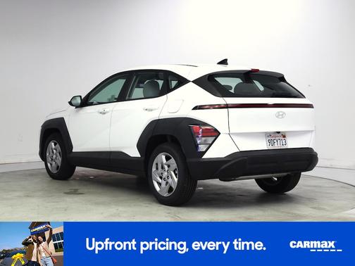 White 2024 Hyundai KONA SE