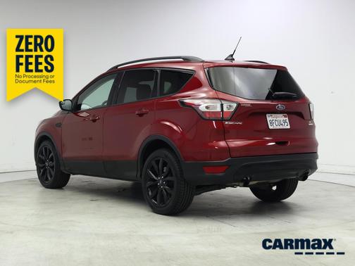 Red 2018 Ford Escape SE