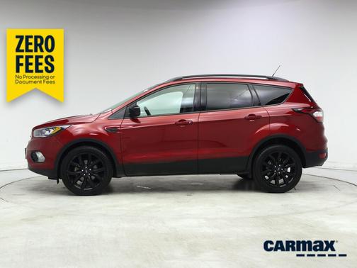 Red 2018 Ford Escape SE