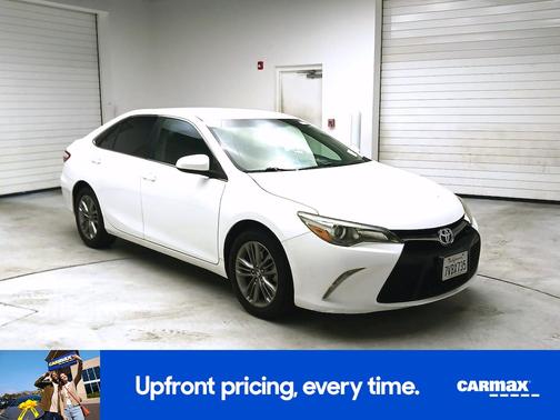 White 2017 Toyota Camry SE