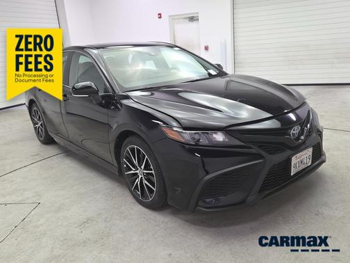 Black 2024 Toyota Camry Hybrid SE