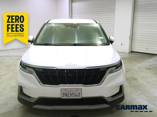 White 2022 Kia Carnival LXS