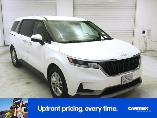 White 2022 Kia Carnival LXS