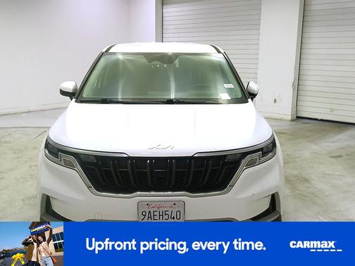 White 2022 Kia Carnival LXS
