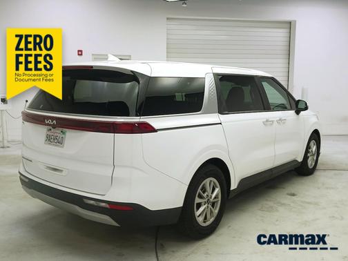 White 2022 Kia Carnival LXS