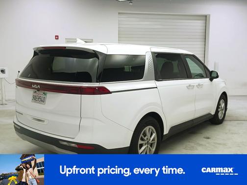 White 2022 Kia Carnival LXS