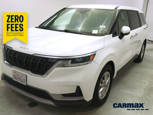 White 2022 Kia Carnival LXS