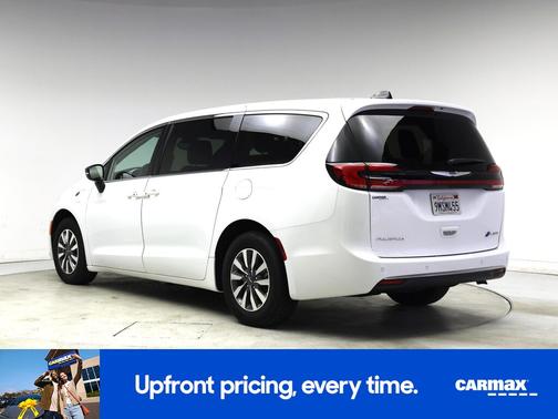 White 2024 Chrysler Pacifica Hybrid Select