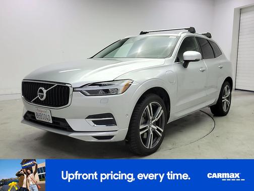 Silver 2019 Volvo XC60 Recharge Plug-In Hybrid T8 Momentum