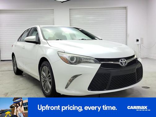 White 2017 Toyota Camry SE