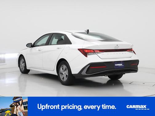 2024 Hyundai ELANTRA SE